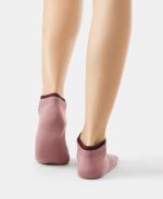Jockey 7491 Women's Compact Cotton Stretch Solid Low Show Modern Socks with Stay Fresh Treatment (Pack of 2) - Image 5