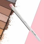 Wet 'n' Wild Makeup Brush, Large Eyeshadow Brush with Rounded and Innovative Bristles and Ergonomic Handle for Blending without Smudging, Easy-to-use Makeup Brushes, 1 Count (Pack of 1) - Image 2