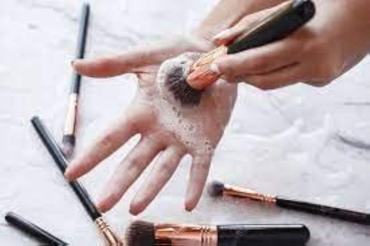 SOLDTRUE M.A.C Premium Makeup Brush Set Of 12 Pieces For Professional Party Makeup Foundation Eyeshadow Ebbrow mascara Brushes Face Powder Brush (Multicolor) - Image 7