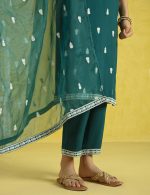 Kaari Rayon Staple 7525 Women's Kurtas & Kurtis - Image 3