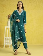 Kaari Rayon Staple 7525 Women's Kurtas & Kurtis - Image 5