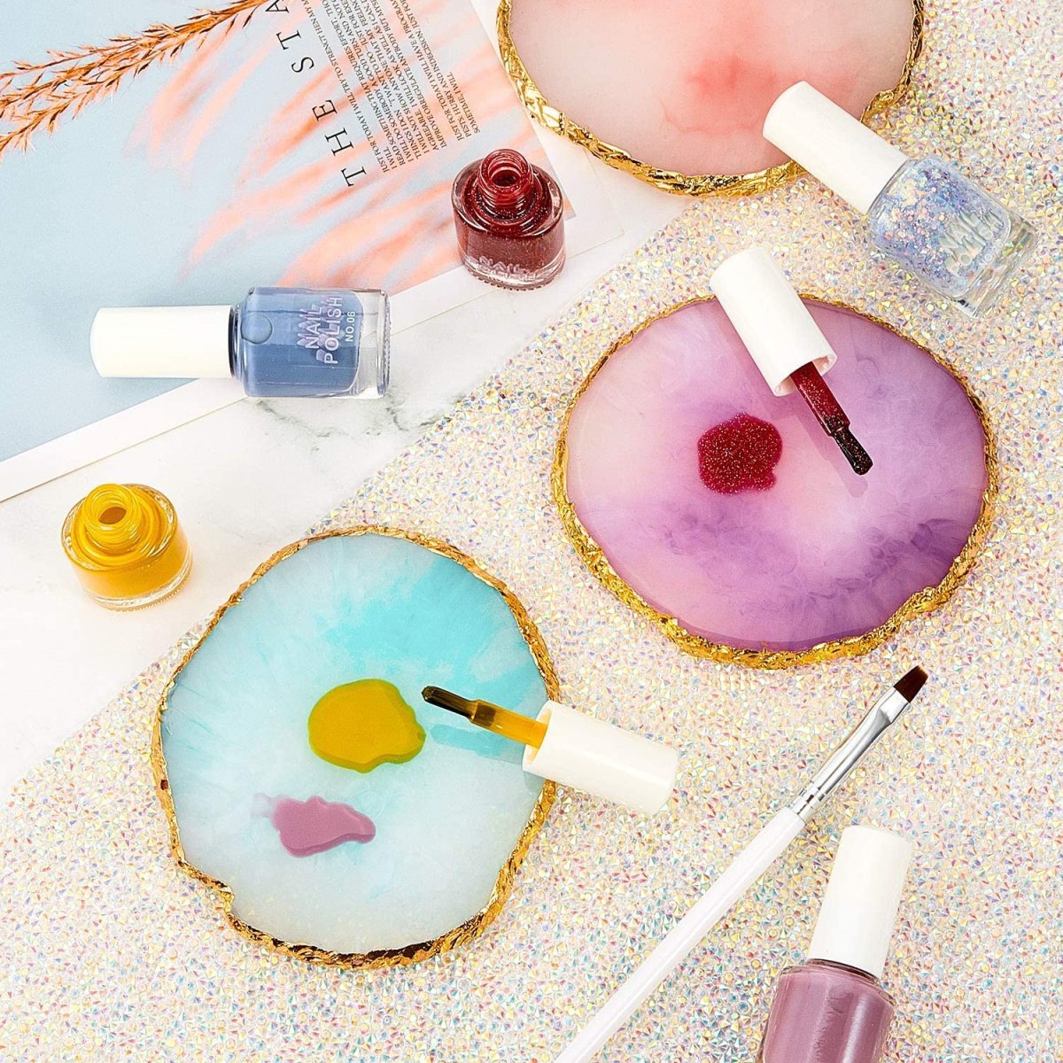 KIRA Nail Art Palette - Golden Edge Resin Nail Holder Display - Color Mixing Plate - Round Shape 1 Pcs - Image 4