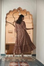 ishin Women's Cotton Relaxed Fit A Line Kurta - Image 4