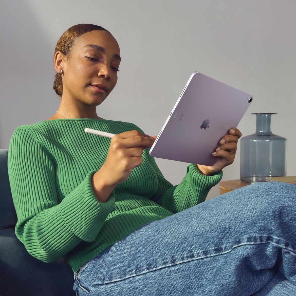 Apple iPad Air 11″ (M2): Liquid Retina Display, 256GB, Landscape 12MP Front Camera / 12MP Back Camera, Wi-Fi 6E + 5G Cellular with eSIM, Touch ID, All-Day Battery Life — Purple - Image 4