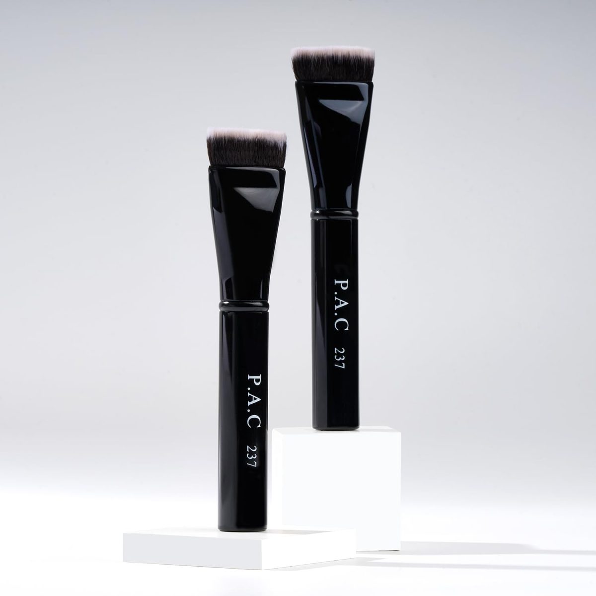 PAC Contouring Brush 237 - Image 4