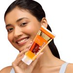 Jovees Herbal Detan Facewash For Glowing and Clear Skin With Liquorice & bearberry Ext. | Gentle Cleanser For Brighten, Even Tone and Hydrates Skin | Suitable for All Skin Types - 120ml - Image 3