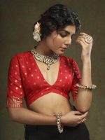 AKHILAM Women's Silk Blend Woven Design Saree With Blouse Piece - Image 6