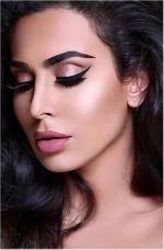 huda Heauty Cake Matte 2 in 1 Compact Powder - Image 3