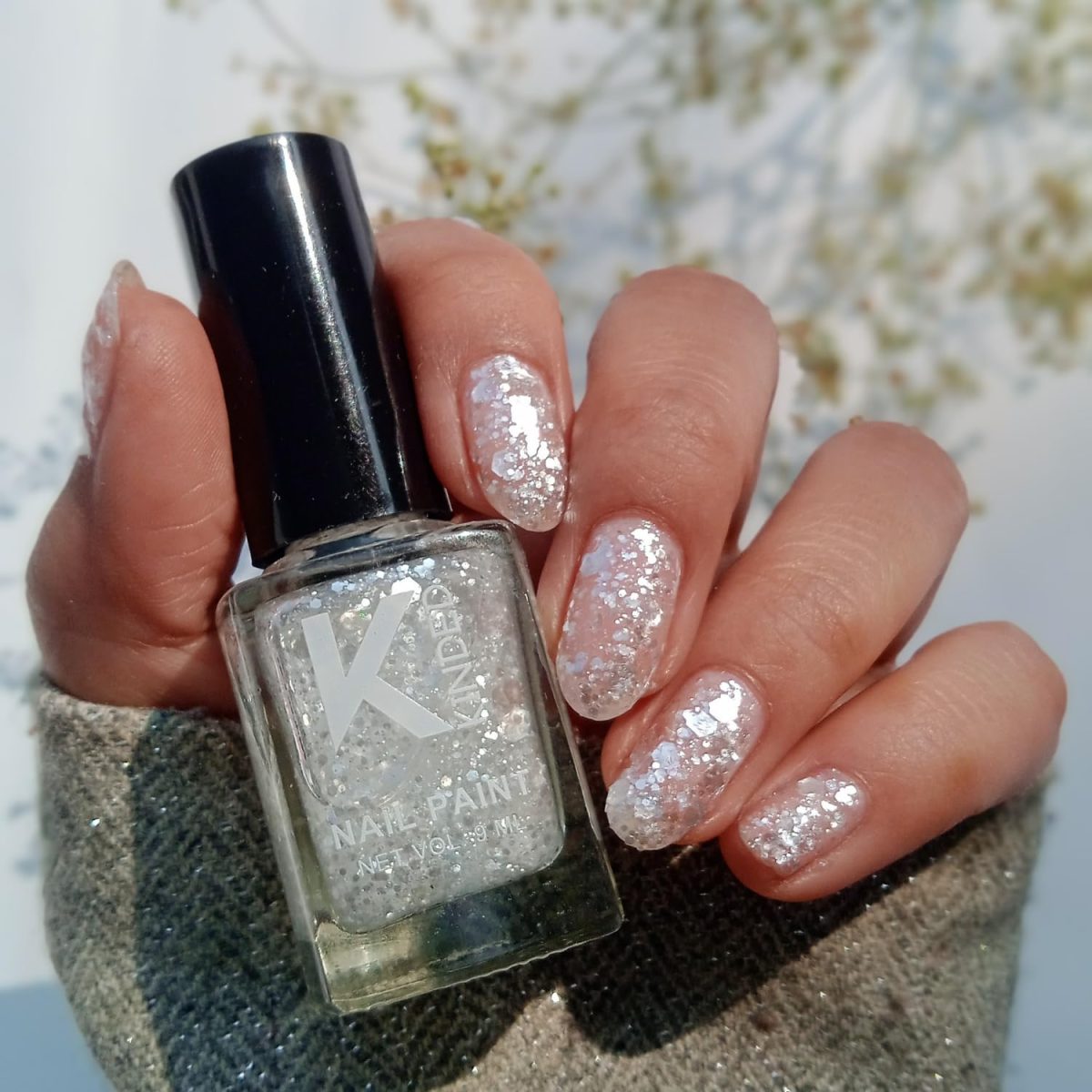 KINDED Nail Paint Long Lasting Lacquer Nail Art Nail Polish Enamel Nail Polish Glitter Topper Coat for Girls Women (9 ml, Glittery Finish, Shade 34 Showstopper Ivory) - Image 3