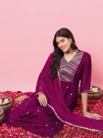VredeVogel Women's Silk Blend Kurta Pant Set with Nazneen Embroidery Dupatta - Image 2