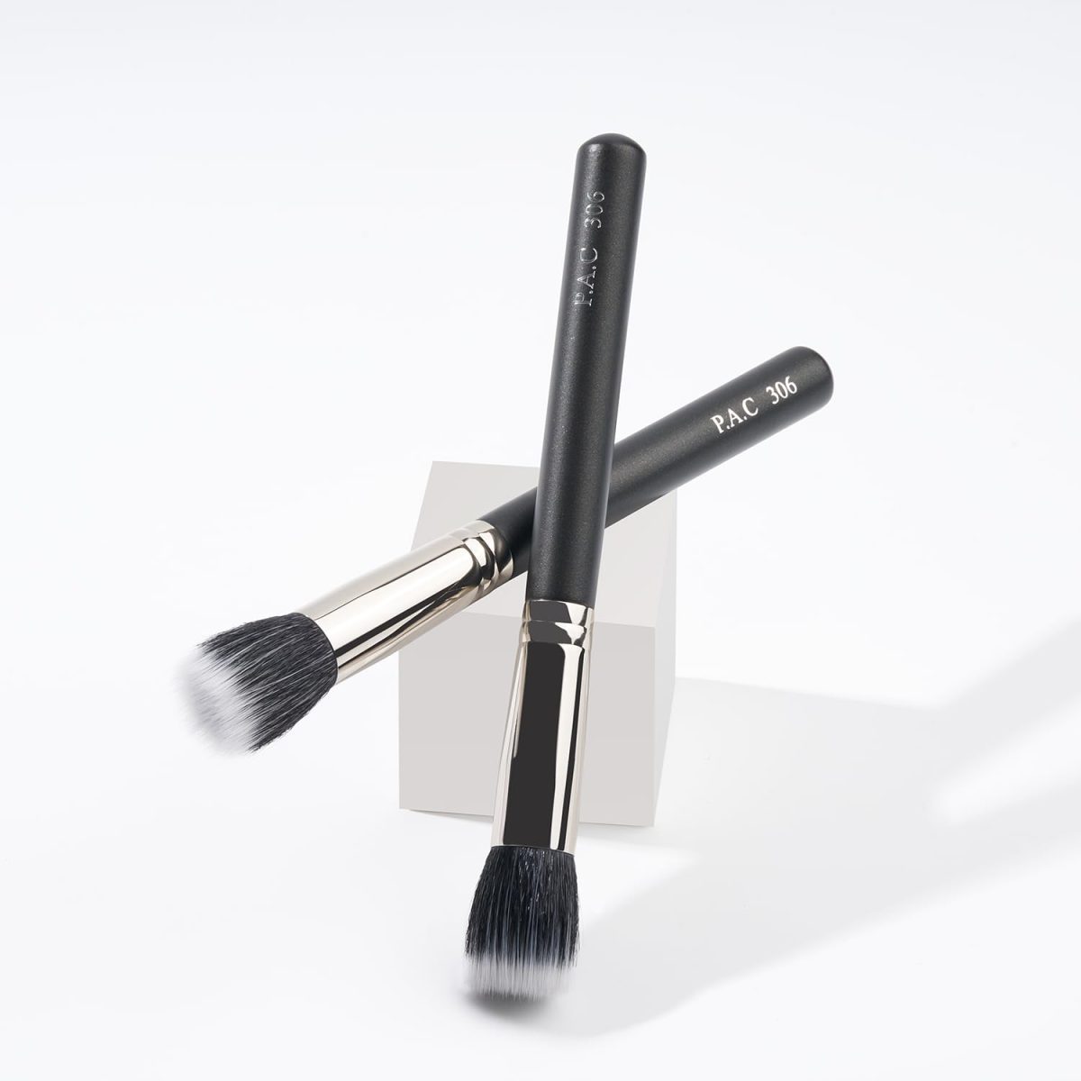 PAC Foundation Blending Brush 306 - Image 4