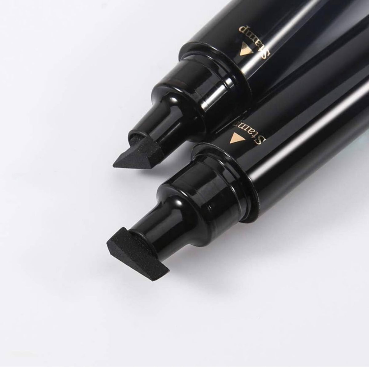LARYNX Eyeliner Stamp Double-sided Liquid Winged Eye Liner Pen Waterproof Smudgeproof Eyeliner Pen (1 PCS, Black) - Image 2