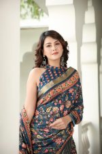 Aany's Culture Viscose Modal Silk Printed Banarasi Zari Border Saree With Tassels and Blouse Piece - Image 5