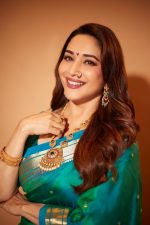 PT'Z Women's Pure Soft Banarasi kanjivaram Paithani Silk Saree with Rich Pallu With Unstitched Blouse - Image 3