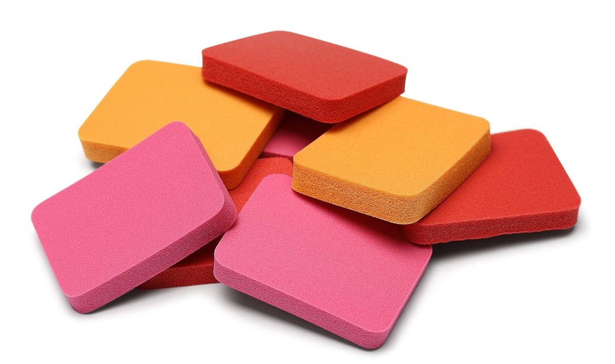 Colorbar Fair & Square Foundation Sponges II Pack of 8 latex-free sponge II Evenly blend mousse, cream, liquid, & compact foundation - Image 2