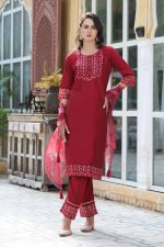 VredeVogel Women's Cotton Silk Embroidered Kurta with Pant & Organza Dupatta Set - Image 3