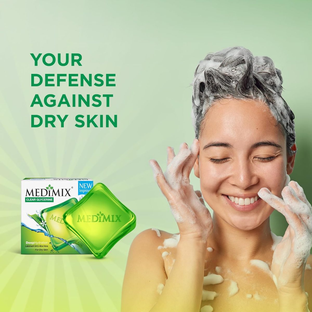 Medimix Clear Glycerine Bathing Bar Soap for Dry Skin 100g (Pack of 4) | Infused with Lakshadi Oil & Aloe Vera | Effective for Dry Skin - Image 4
