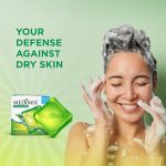 Medimix Clear Glycerine Bathing Bar Soap for Dry Skin 100g (Pack of 4) | Infused with Lakshadi Oil & Aloe Vera | Effective for Dry Skin - Image 4