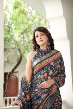 Aany's Culture Viscose Modal Silk Printed Banarasi Zari Border Saree With Tassels and Blouse Piece - Image 4