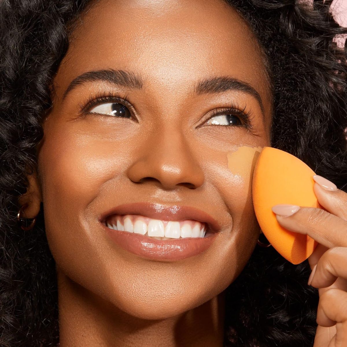 Real Techniques Miracle Complexion Sponge with Travel Sponge Case - Image 10